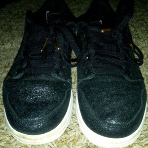 Jordan 1 low no swoosh